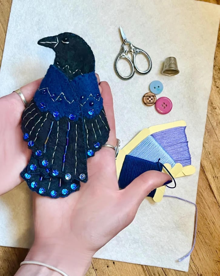 đ€ âRavenâs Keepsake â Guardian of Stitchesâ